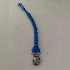 Itzy Ritzy Pacifier Clip